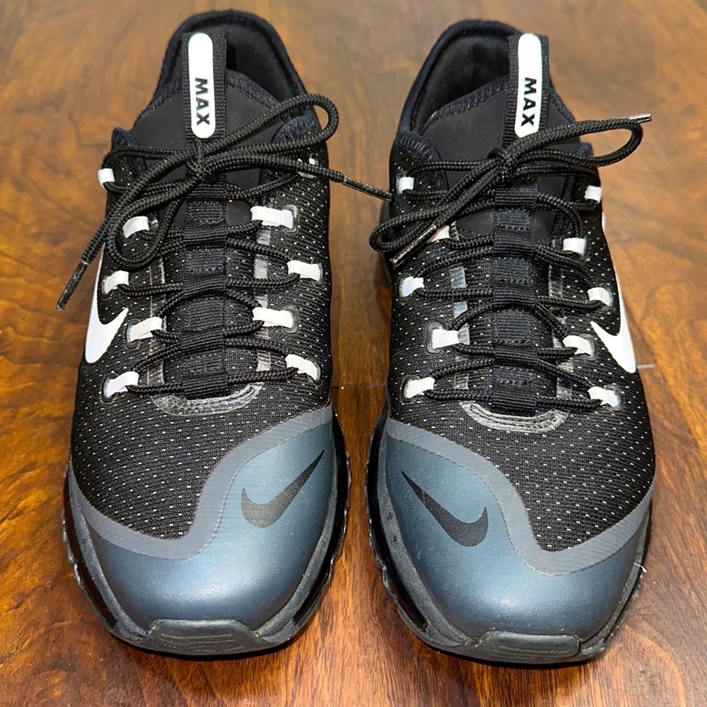 US 8.5 Nike AirMax